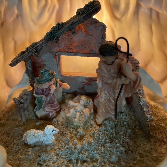 Sculptured Angel Nightlight 8” w/ box - Picture 2 of 5